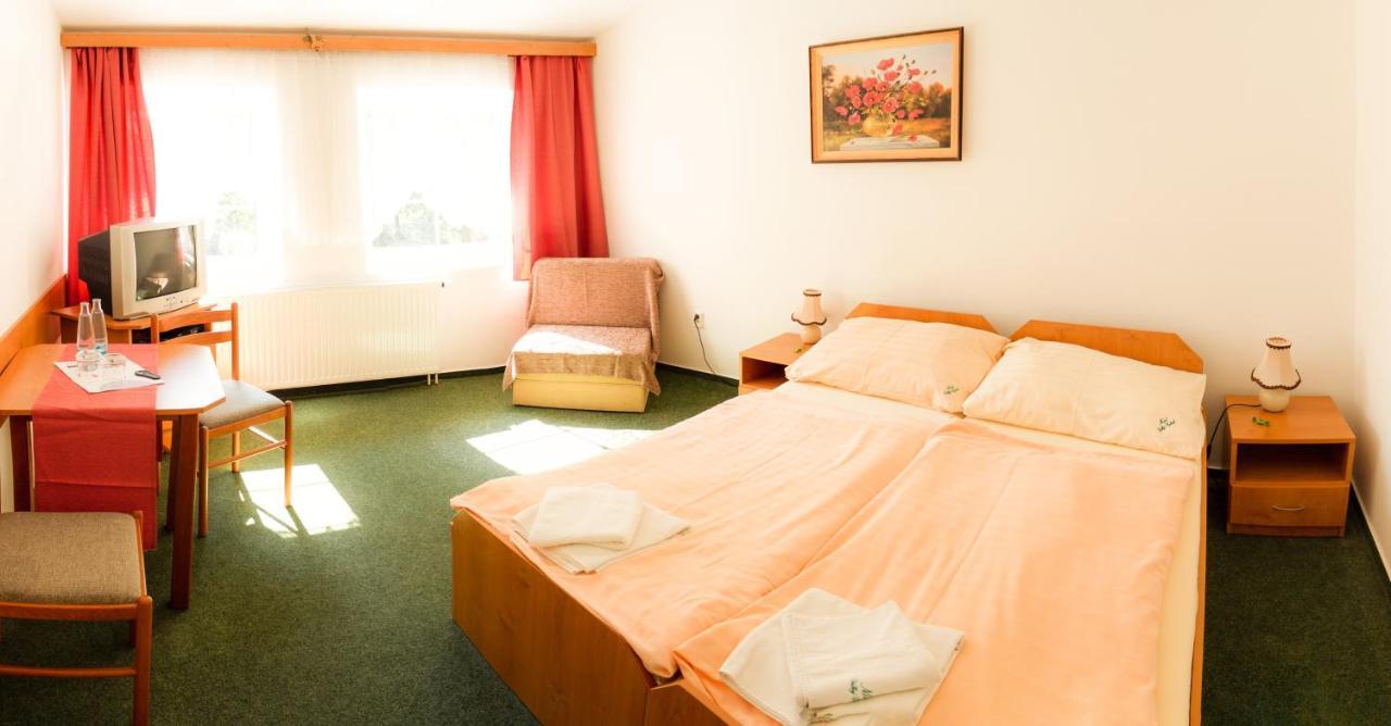 Motel Velky Rybnik Dehtare  Zewnętrze zdjęcie