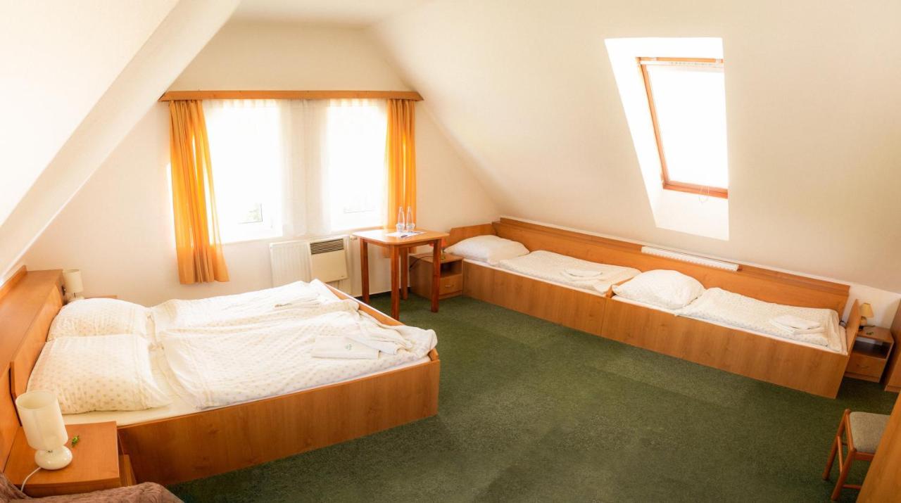 Motel Velky Rybnik Dehtare  Zewnętrze zdjęcie